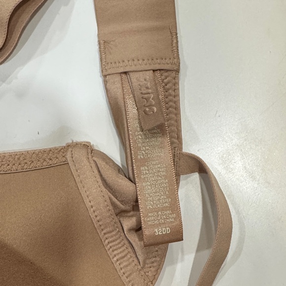 SKIMS V-Neck Tan Bra - Picture 3 of 3